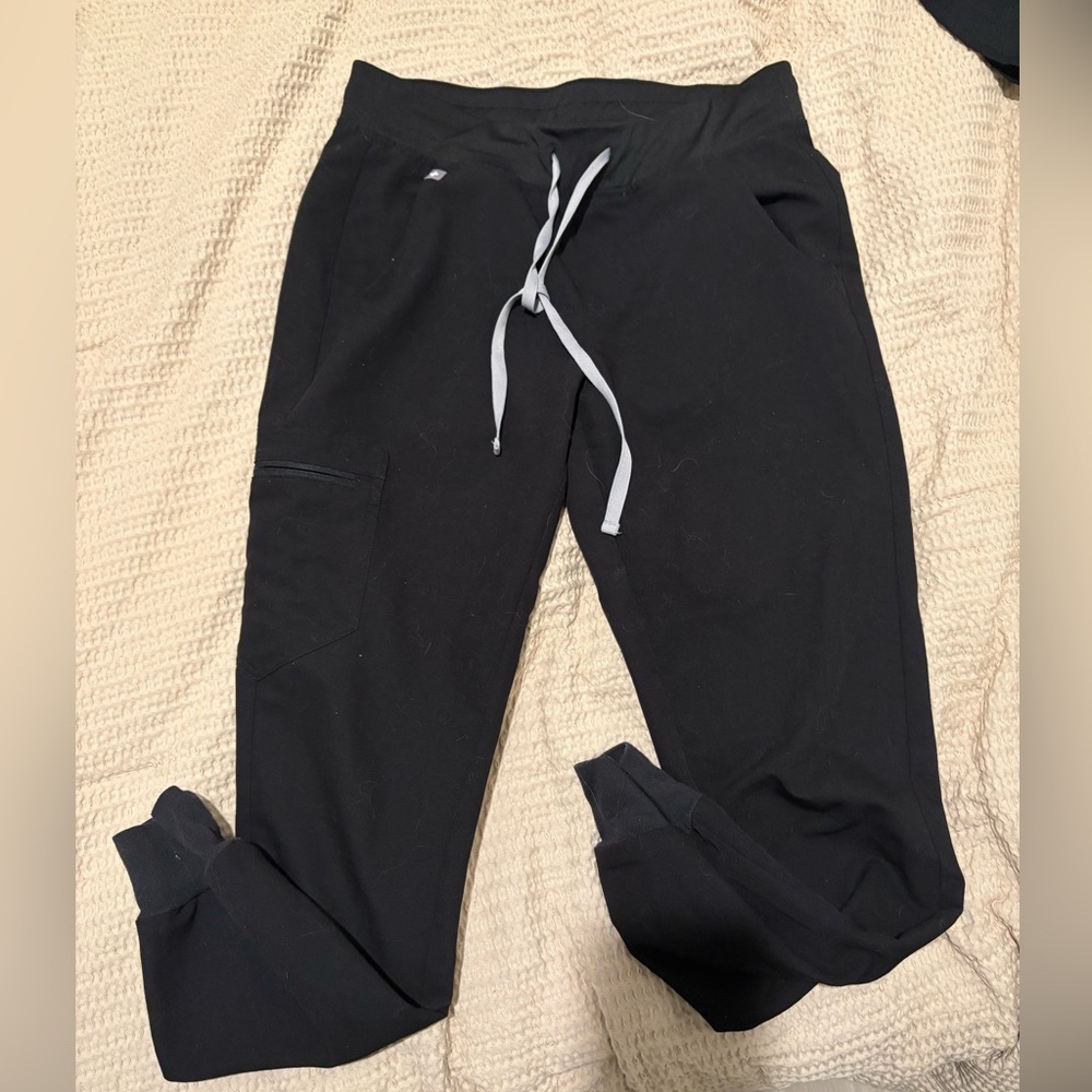 Black figs joggers